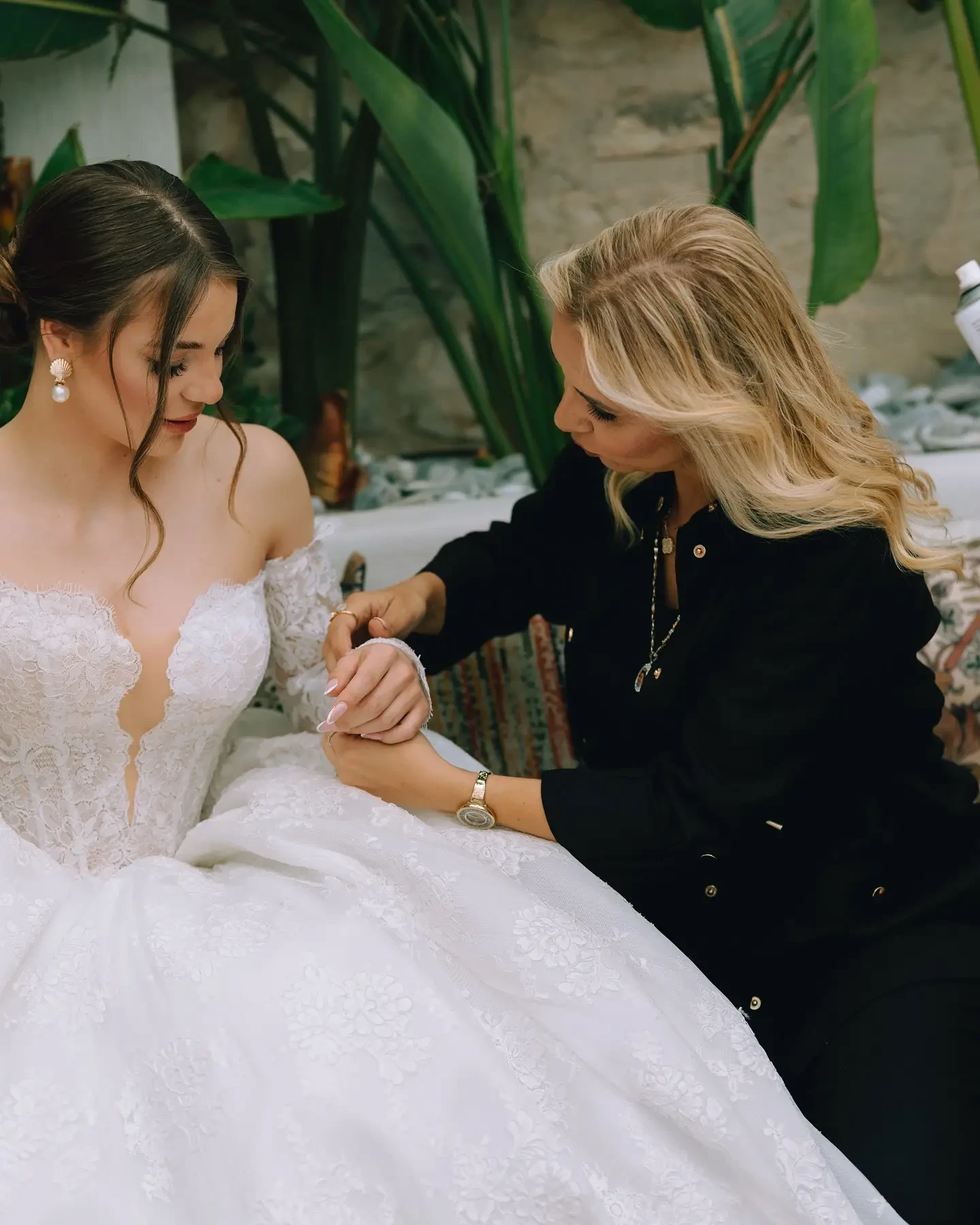 The Art of Bridal Alterations: Why the Right Fit Matters. Desktop Image