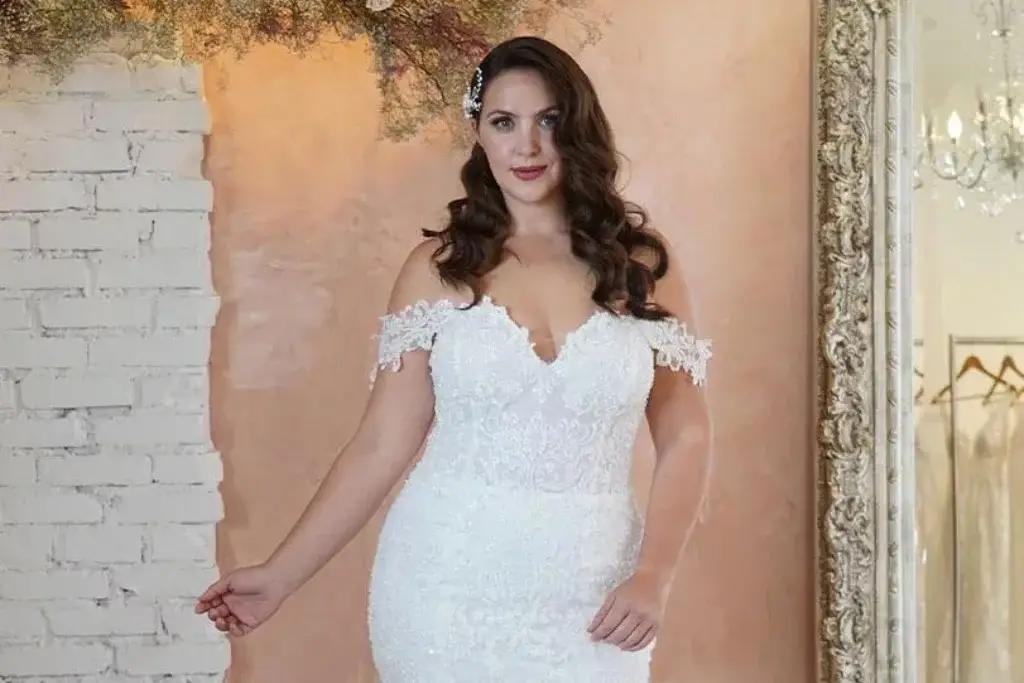 The importance of not waiting to shop for a plus-sized wedding dress. Desktop Image
