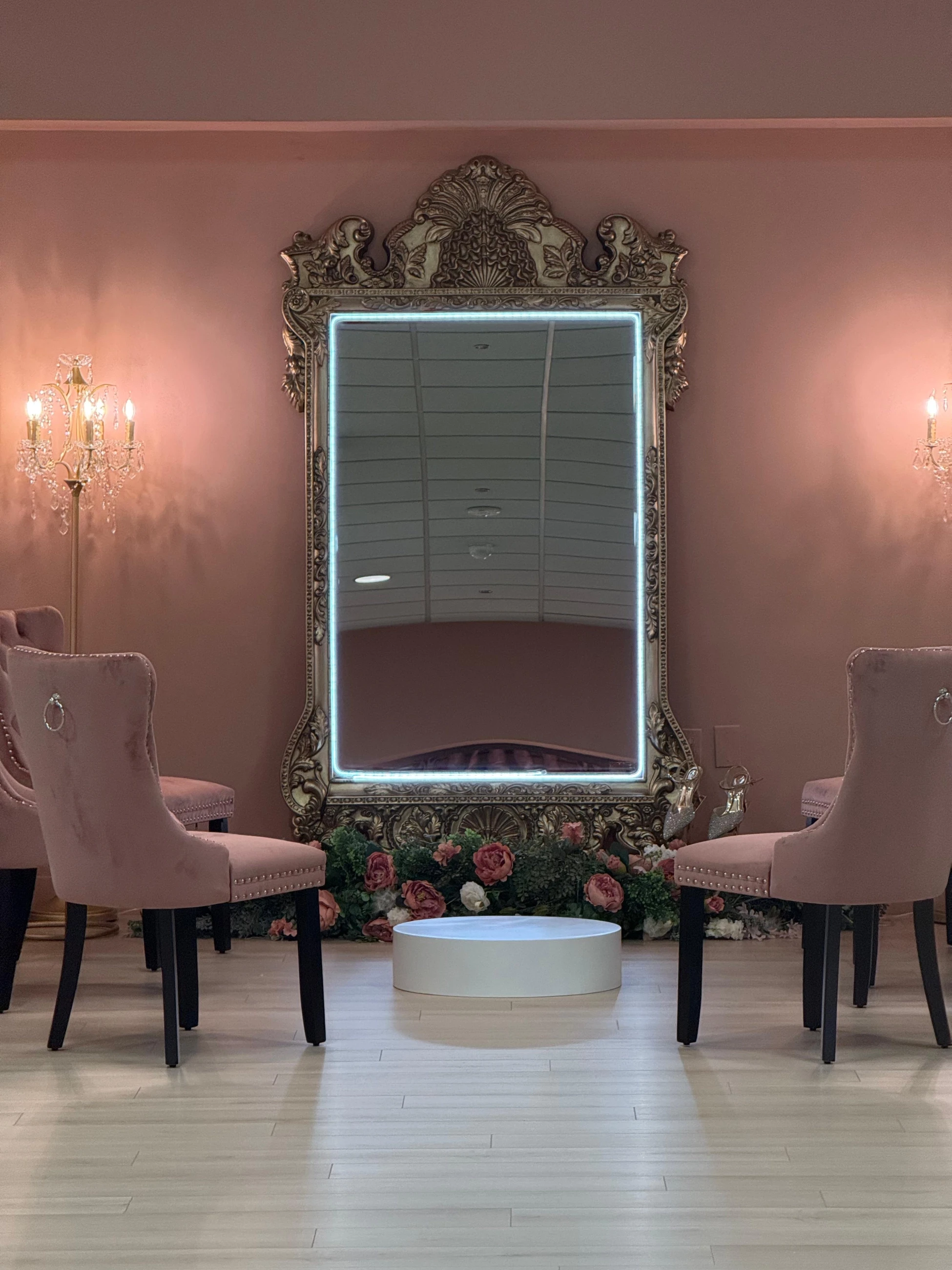 Photo of the showroom accessory