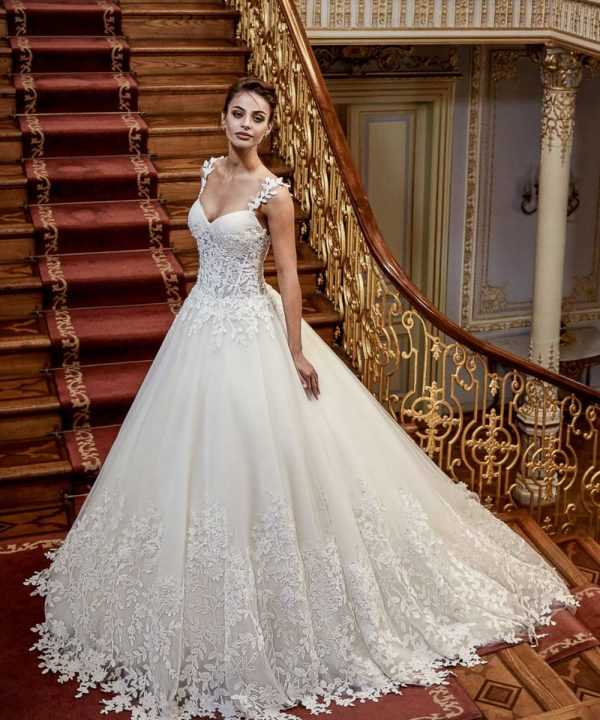 Corset lace applique top on tulle and lace ballgown<br>26760